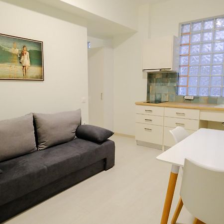 Parasiou Studios 103 Διαμερίσματα Στο Κέντρο Της Πόλης コモティニ エクステリア 写真